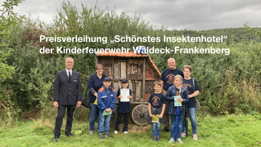 Kinderfeuerwehren Ober-Werbe und Waldeck für Insektenhotels ausgezeichnet