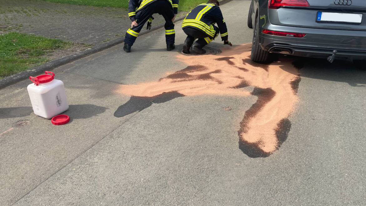 Ausgelaufenes Benzin nach Eigenunfall