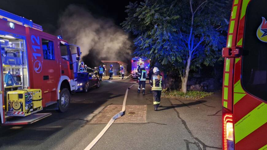 Brand Garage angrenzend an Wohnhaus