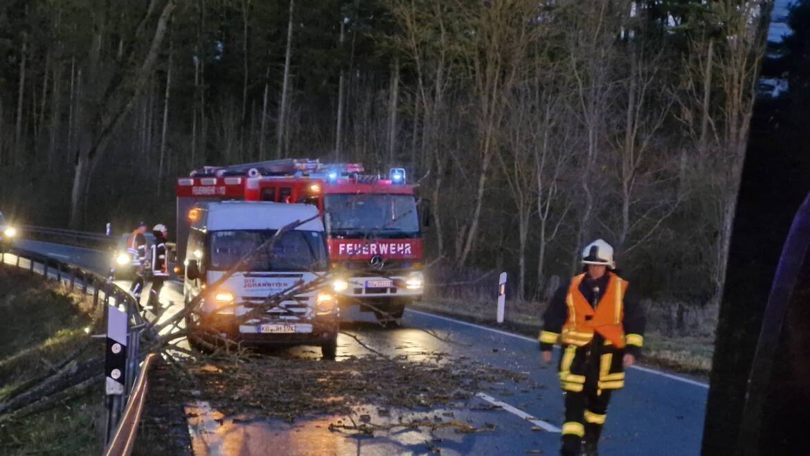 Unwetter und Stromausfälle mit 7 Einsatzlagen im Stadtgebiet