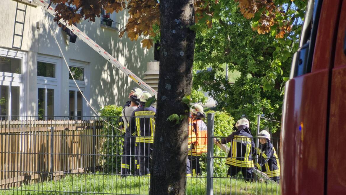 Unterstützung Rettungsdienst, Personenrettung aus 1.OG