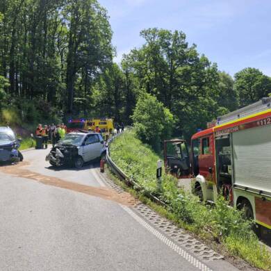 Verkehrsunfall, Frontalzusammenstoß 2 PKW mit 3 Verletzten