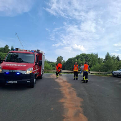 Ölspur auf Verkehrsfläche