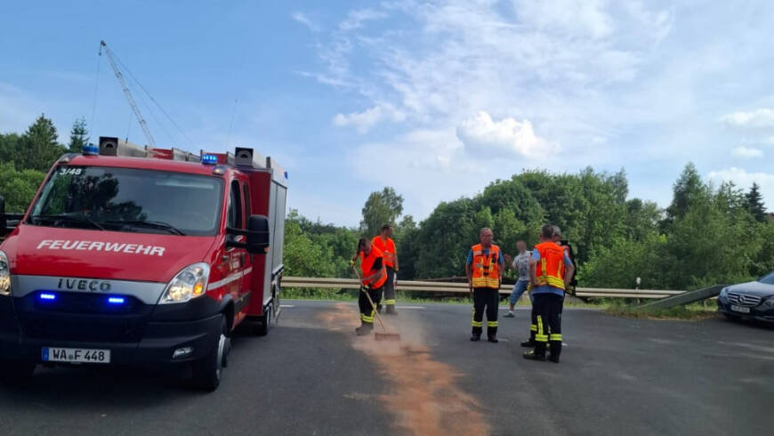 Ölspur auf Verkehrsfläche