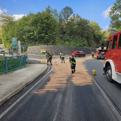 Rutschiges Frittierfett kilometerlang auf Fahrbahn